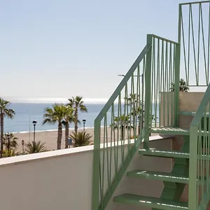 https://precioso-apartamento-frente-a-la-playa-con-piscina.es-andalucia.com