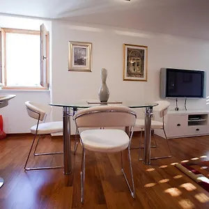 peristil-apartment.splithotels.org/